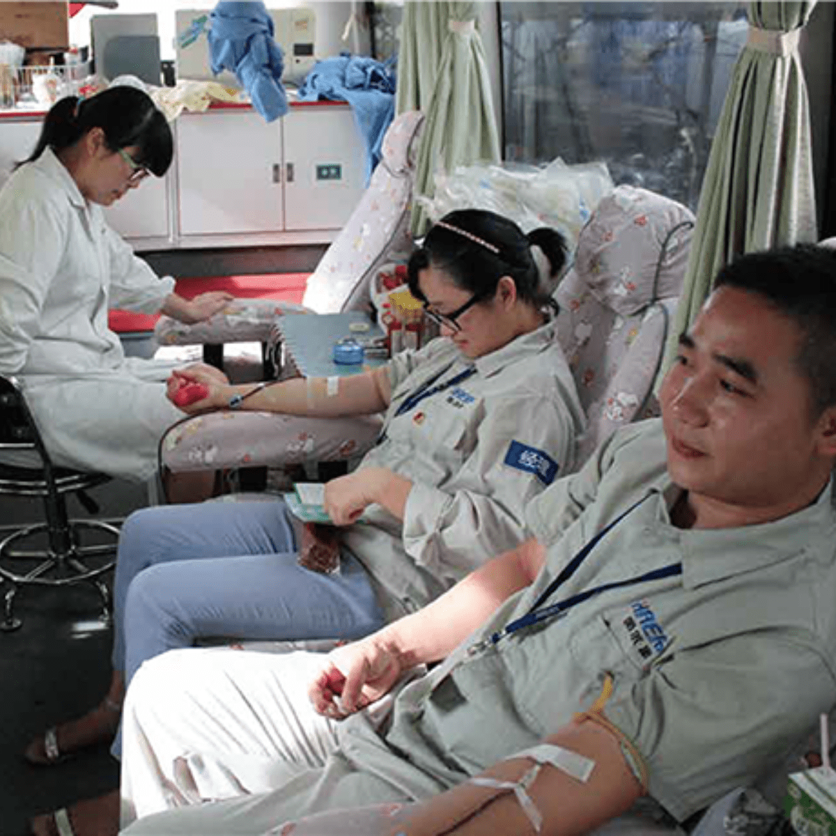 Hơn 90 nhân viên tham gia hoạt động hiến máu